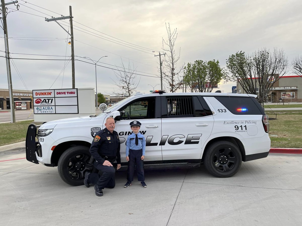 PoliceSaginaw's tweet photo. Coffee, cops, and our wonderful community! Thank you to everyone who came out to Coffee with Cops this morning! Thank you to Dunkin’ Donuts for hosting us and for our amazing CPAAA for their support! #CoffeeWithCops #DunkinDonuts #CPAAA https://t.co/vvuUjr4FBf