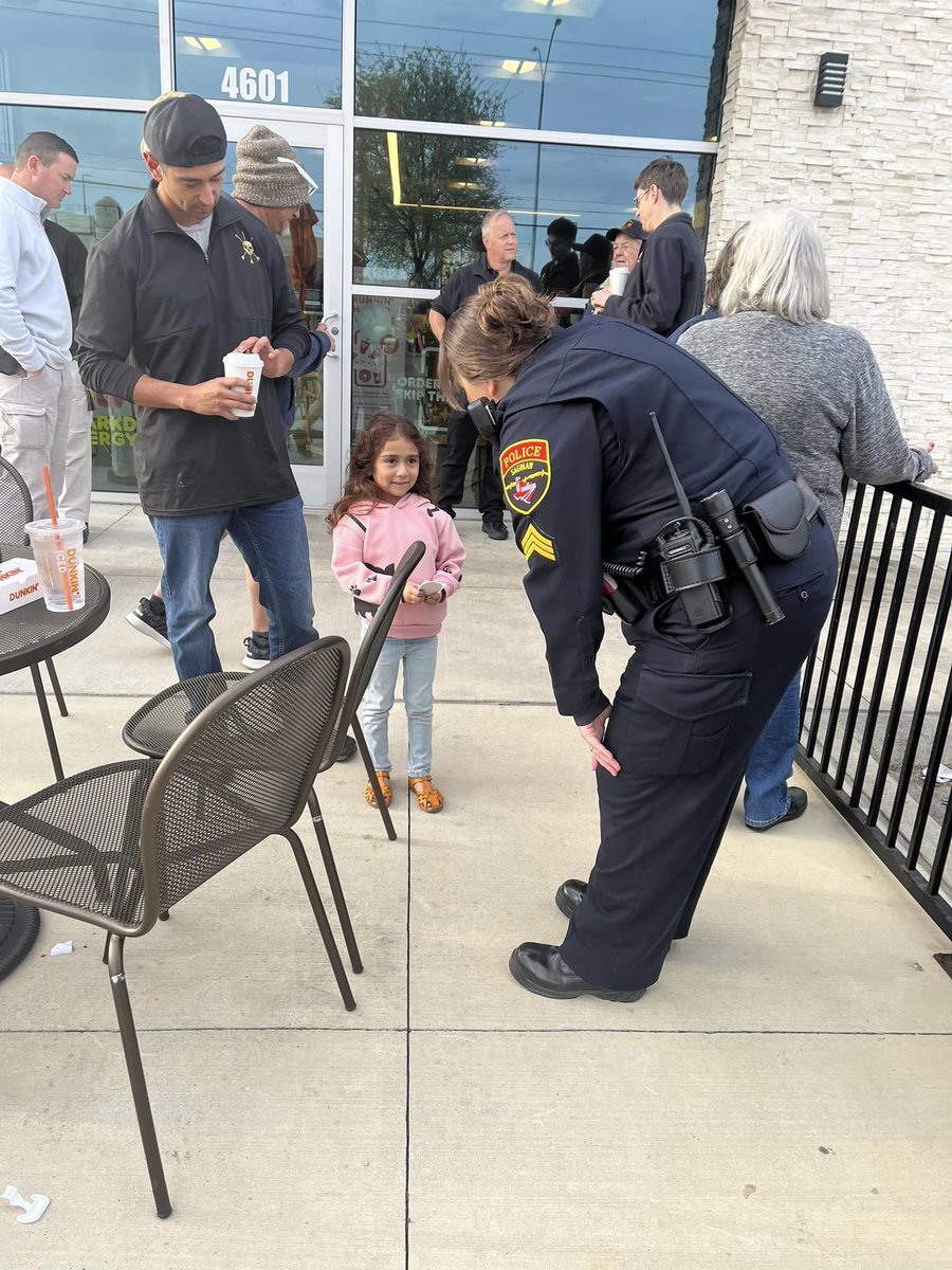 PoliceSaginaw's tweet photo. Coffee, cops, and our wonderful community! Thank you to everyone who came out to Coffee with Cops this morning! Thank you to Dunkin’ Donuts for hosting us and for our amazing CPAAA for their support! #CoffeeWithCops #DunkinDonuts #CPAAA https://t.co/vvuUjr4FBf