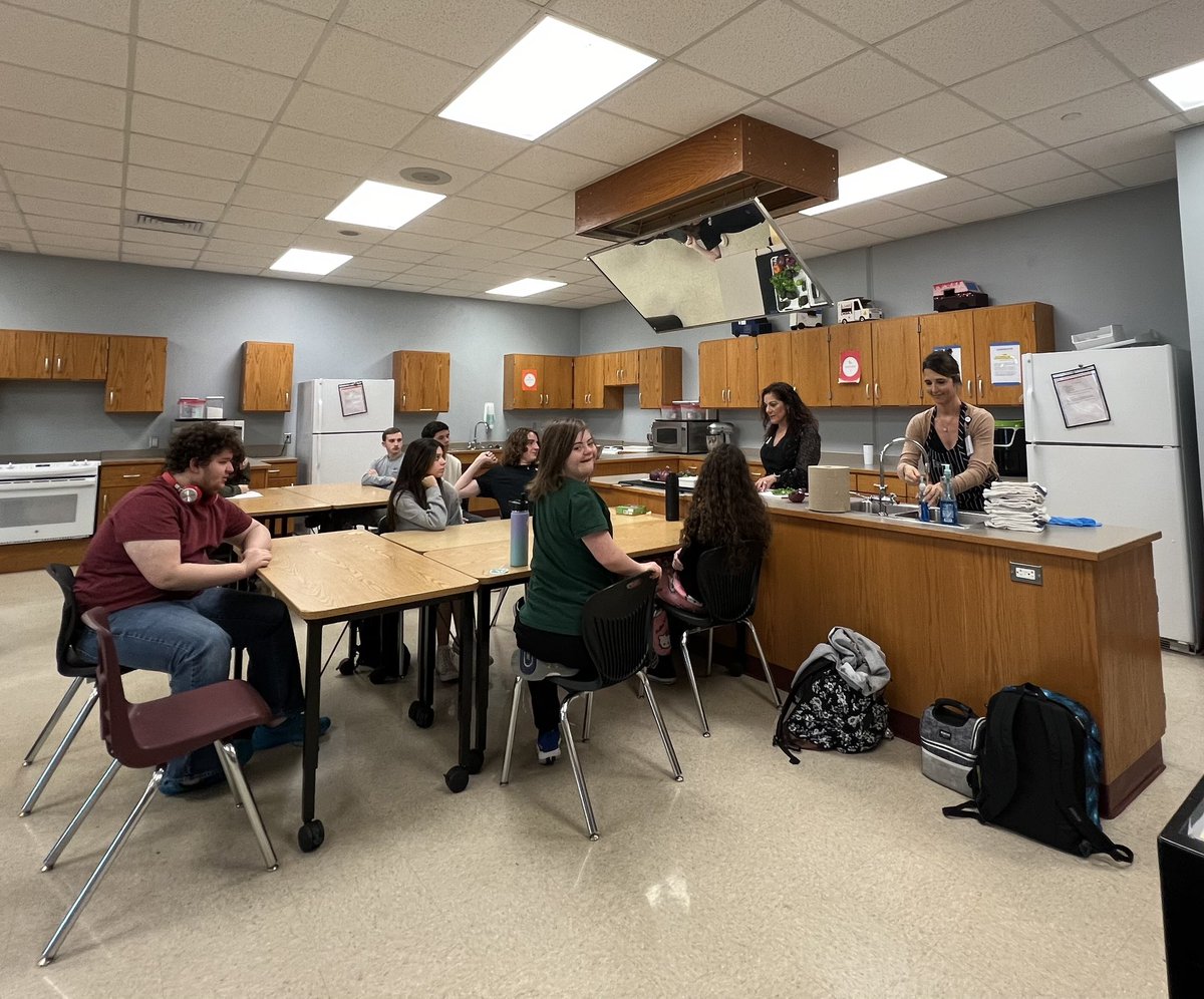 It’s not every day that students get to enjoy one of our board members as a guest speaker. Thanks for the culinary demo Dr. Gonzales-Dholakia!
