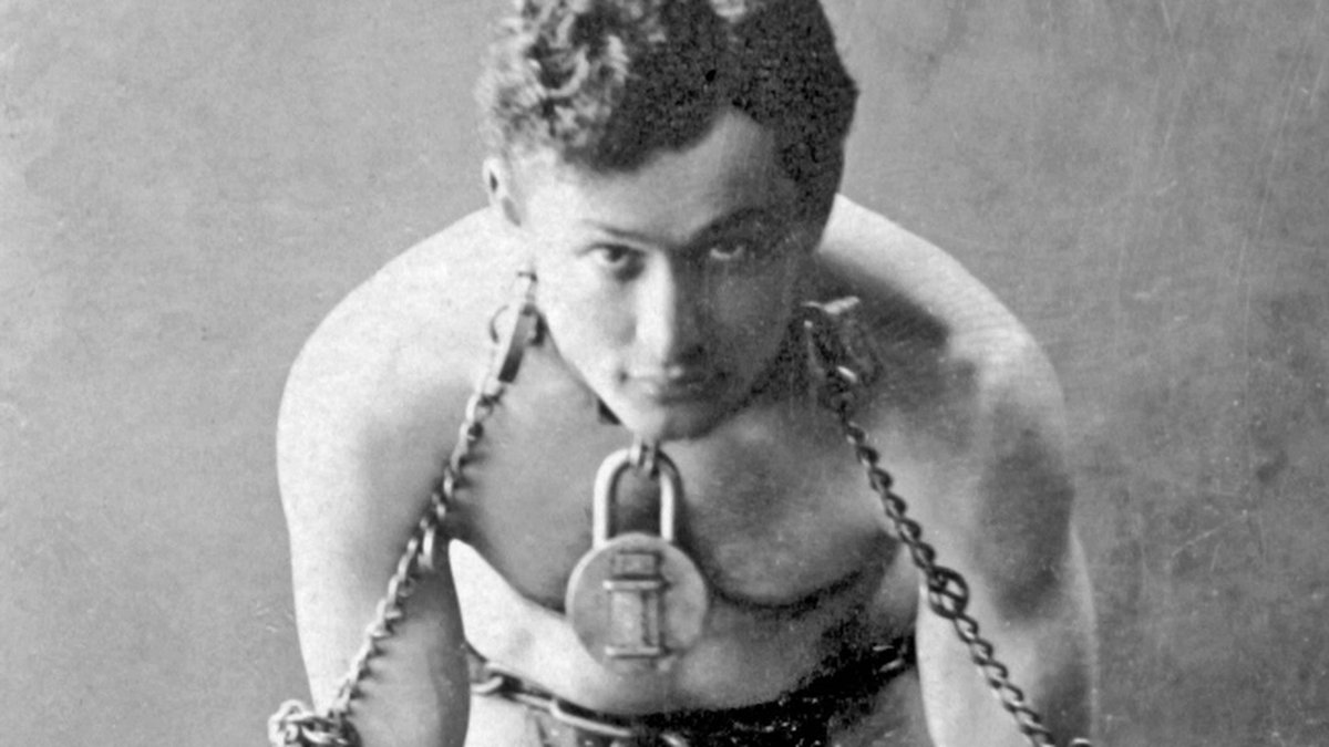 Our latest Substack release is now available for free. Houdini Vs Hodgson: The Challenge That Nearly Brought Down Harry Houdini 👇👇👇👇👇👇👇👇👇👇👇👇👇👇 insidehistory.substack.com/p/houdini-vs-h… #Houdini #Blackburn #Magic