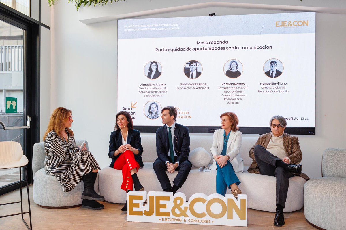 Gracias a la iniciativa #AquíEstánEllas y a <a href="/AsocEyC/">EJE&CON</a> #EJECON por invitarnos a participar en vuestra mesa redonda sobre comunicación. Como ha dicho <a href="/montesinospablo/">Pablo Montesinos</a>, pondremos a la mujer en el centro de la información, con la igualdad real por bandera.

¡Ha sido un enorme placer!