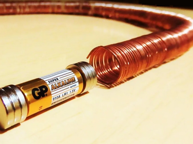 #MaxCoolBeans: World’s Simplest Electric Train clivemaxfield.com/coolbeans/worl… I want to build one of these myself. How about you? Could you be tempted to dip your toes in the electric train waters?