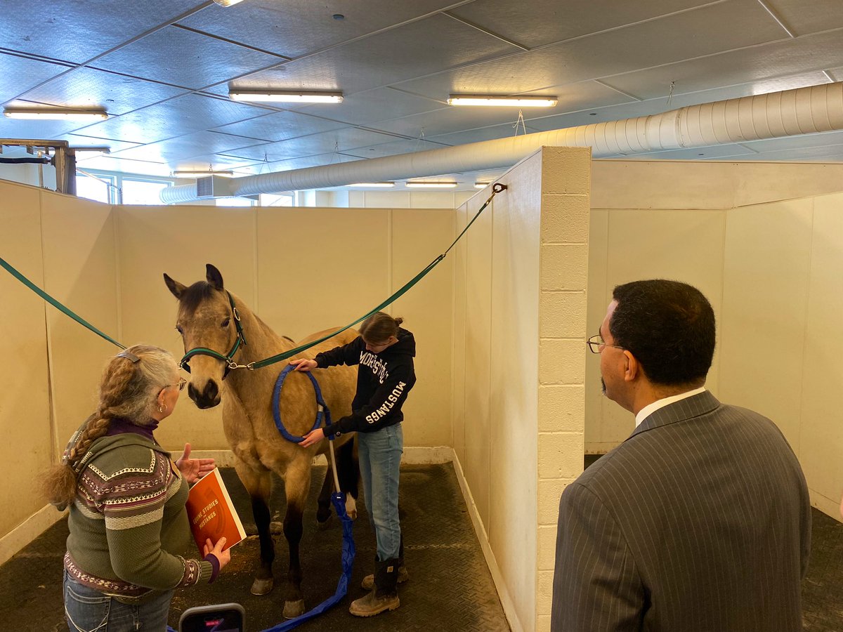 SUNYChancellor's tweet photo. @sunymorrisville @SUNY Closing today's visit at the Equine Rehabilitation Center! A one-of-a-kind space, it boasts cutting-edge therapies for equine athletes. @sunymorrisville students are gaining world-class experience right here in Central New York. Thanks for having me! https://t.co/1tSodEzrNc