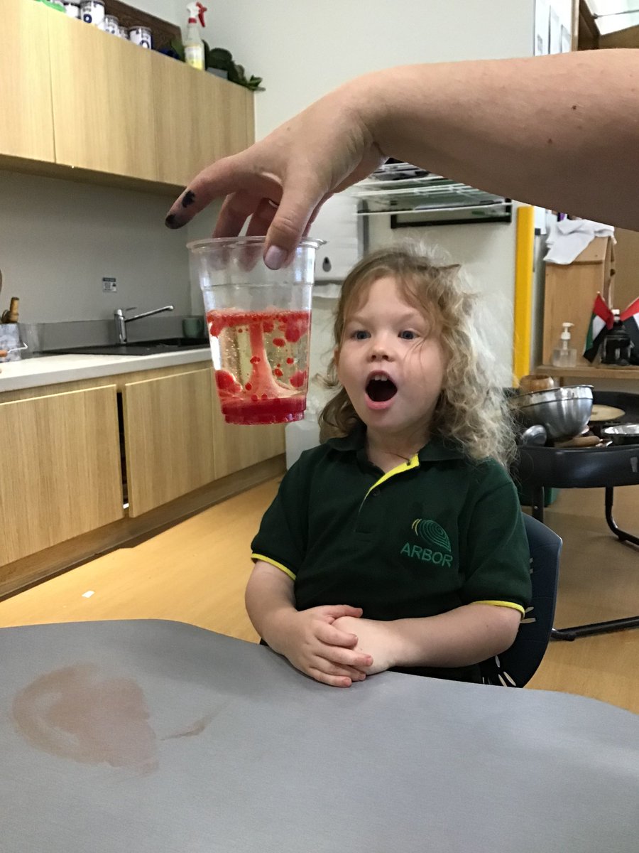 🔬✨ Exploring the wonders of science with Daisy class as they create their own lava lamp using oil, water, and effervescent tablets! Hands-on learning in action! #ScienceFun #STEMeducation #scienceweek #eyfs #mydubai #arborists #EducationForAll #photooftheday #littlelearners