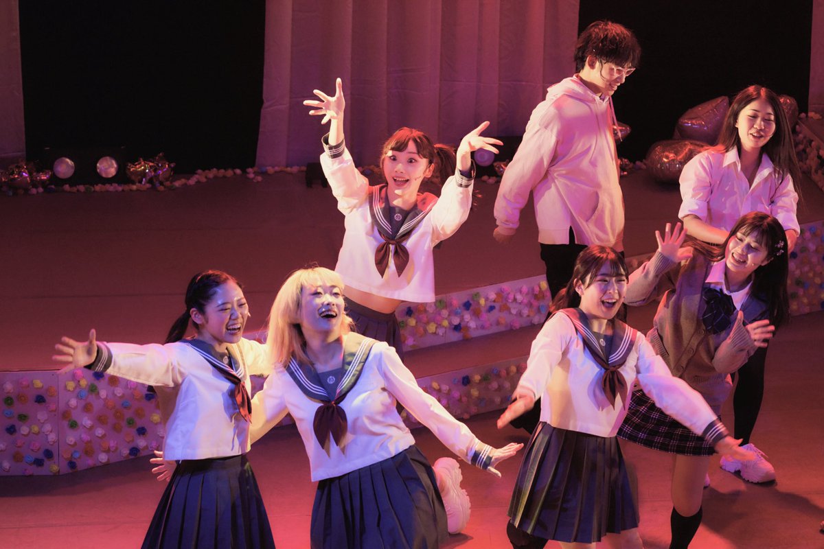 YuuriInada's tweet photo. #バレ三　コンサート写真

ピース&amp;ひまわりマッシュアップ🌻
大好きな曲！

ピースチームなのでセーラー服でした✌️

歌詞もダンスも可愛くて楽しかった！！ https://t.co/yW7V3arHin