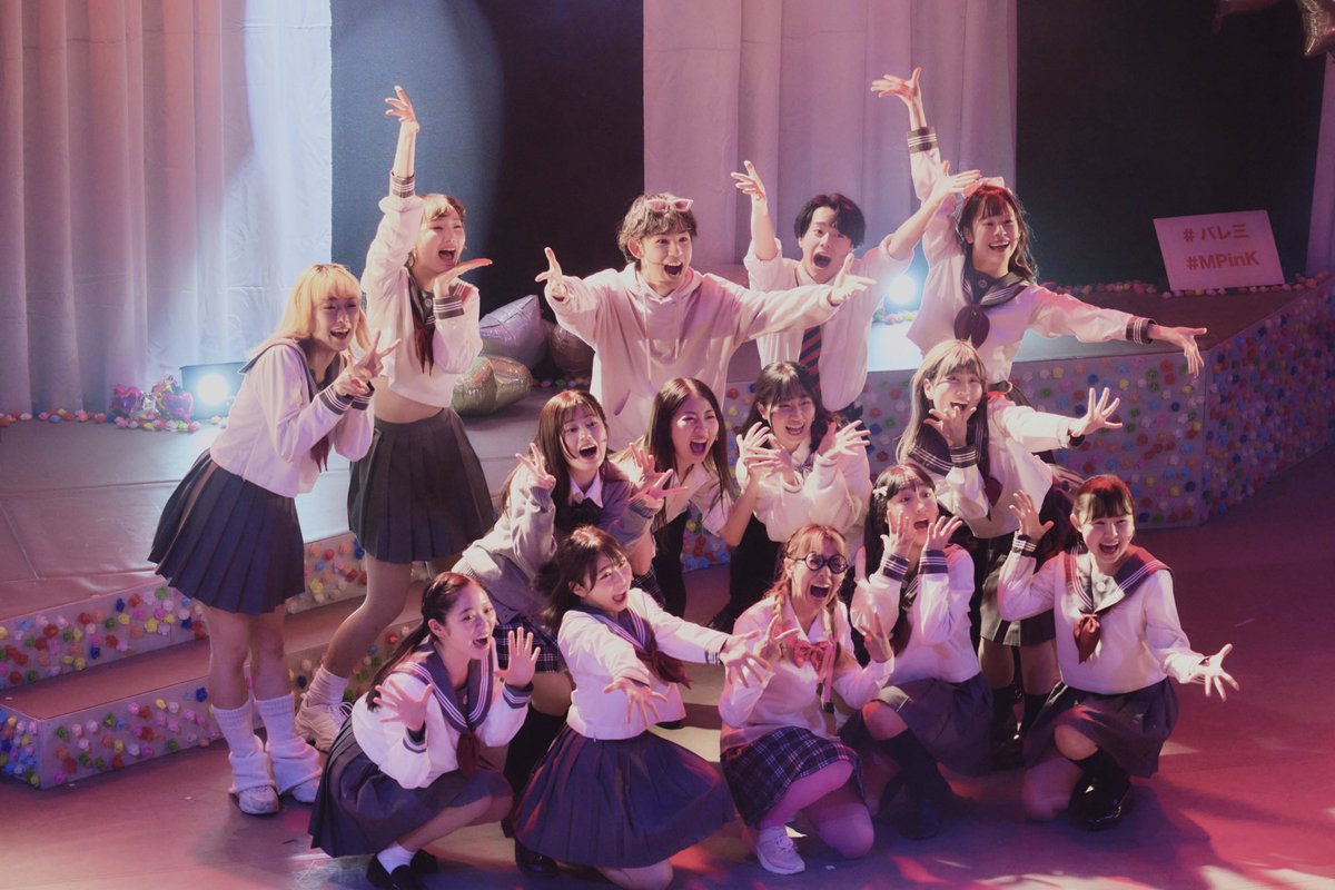 #バレ三　コンサート写真

ピース&amp;ひまわりマッシュアップ🌻
大好きな曲！

ピースチームなのでセーラー服でした✌️

歌詞もダンスも可愛くて楽しかった！！