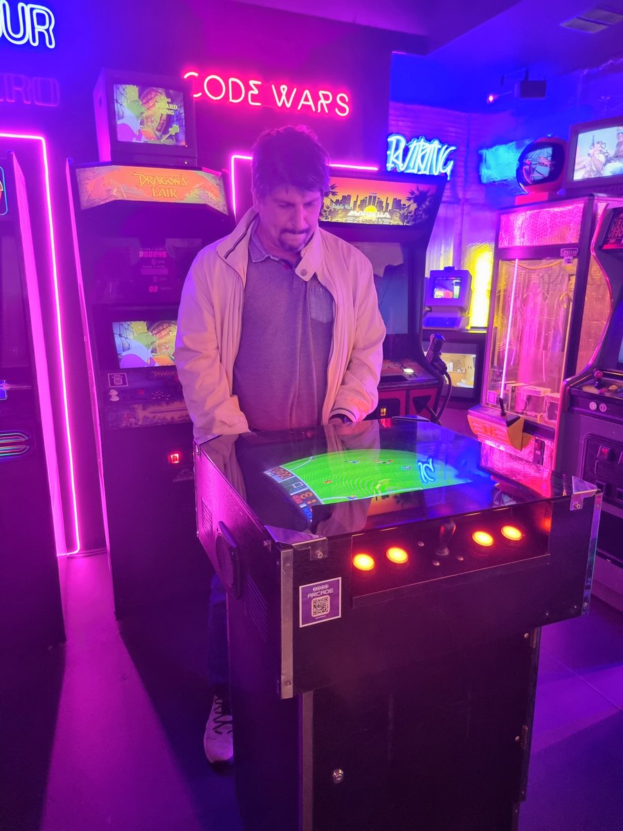 MejorPerdido's tweet photo. Hace ocho meses que no voy al @zooo_es en #ABCSerrano - asi que, #hoy toca volver, además tengo unas ganas locas de #jugar al #DoubleDragon , #Simpsons alguna partidita al #Pinball y a revalidar mi título en #TehkanWorldCup https://t.co/O8HeZIRM2Z
