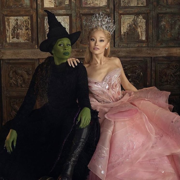 poptime's tweet photo. Cynthia Erivo e Ariana Grande como Elphaba e Glinda, de “Wicked”. https://t.co/GMQnwVyo6H