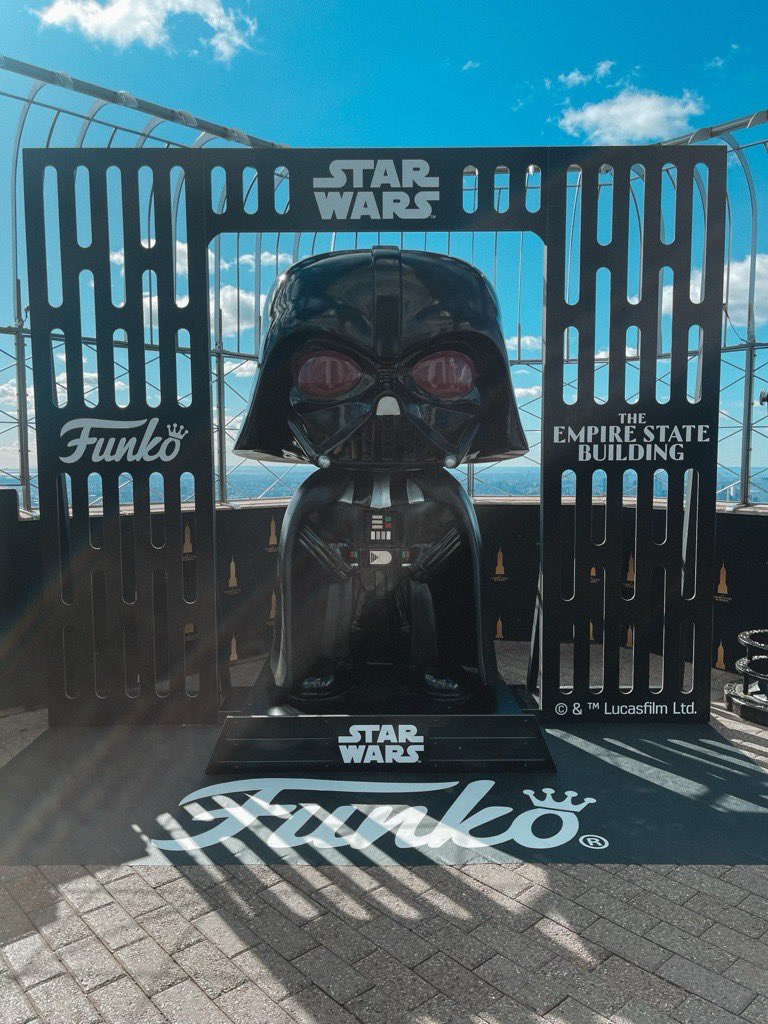 FunkoPOPsNews's tweet photo. Vader at the Empire State Building? He’s taking over ~ #FPN #FunkoPOPNews #Funko #POP #POPVinyl #FunkoPOP #FunkoSoda https://t.co/LdEhH8QuGb
