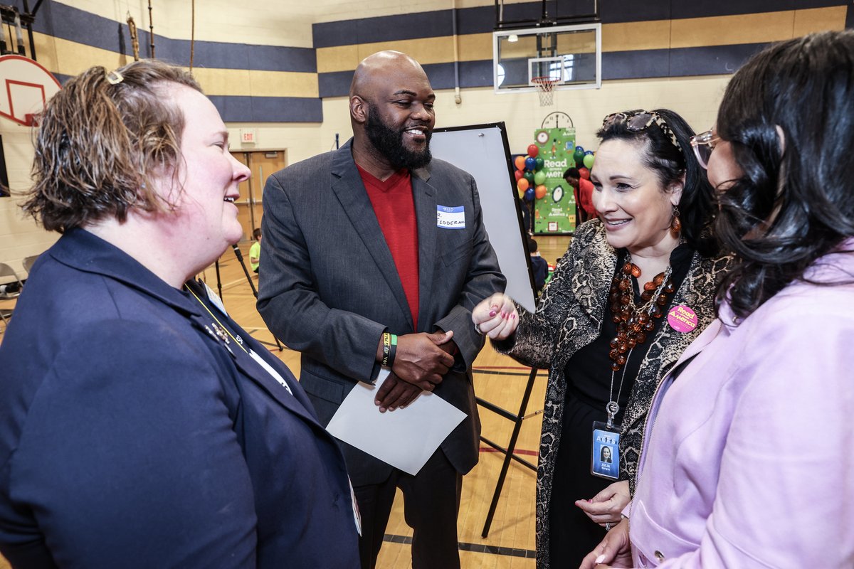 VEA President Dr. James Fedderman was joined by @NEAToday President @BeckyPringle and NEA VP @PrincessRMoss at Tucker Elementary in Alexandria yesterday to celebrate #ReadAcrossAmerica!