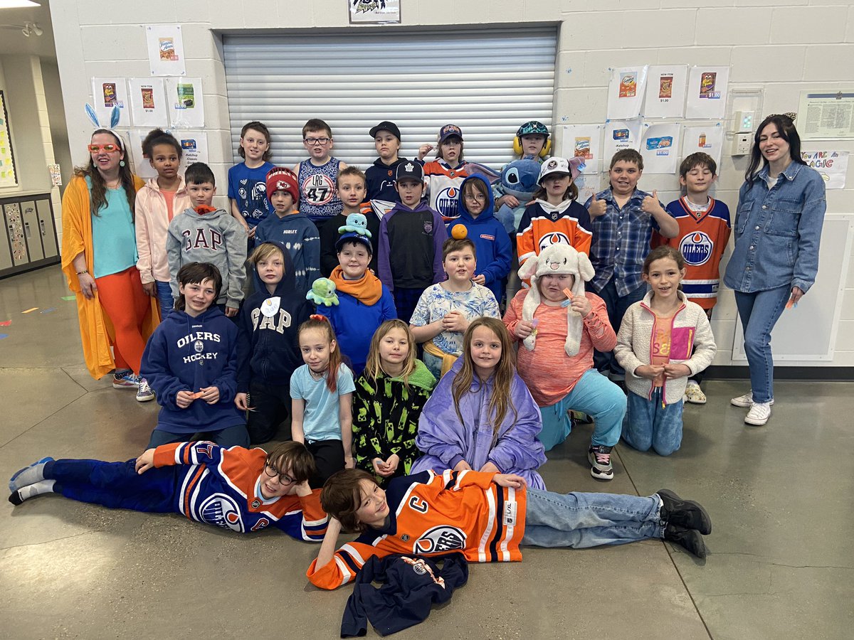 Blue and orange day. Can’t wait to see what happens with Rainbow Day! <a href="/IRIC_WC/">IRIC</a>