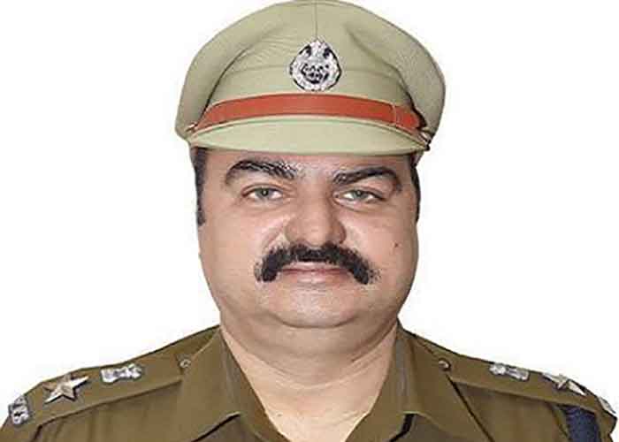 yespunjab's tweet photo. IPS Rakesh Kumar Kaushal appointed as DIG Border Range https://t.co/eYJdSHNWX4
#Chandigarh #IPS #RakeshKumarKaushal #DIG #BorderRange #Punjab #Crime #ElectionCommission #ECI #YesPunjab https://t.co/5prhCaWvnz