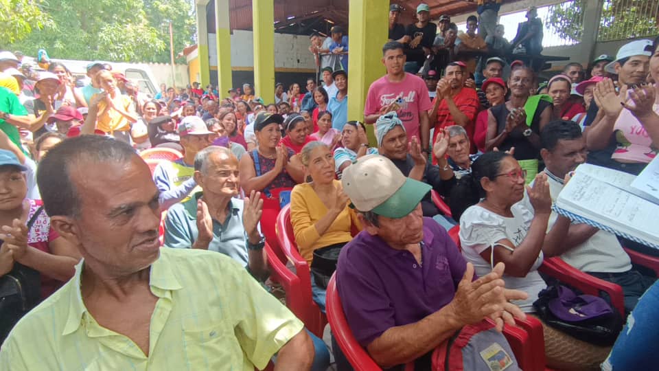 Maria_ElisaChi's tweet photo. Desde Cumaná sostuvimos fructífera reunión con nuestra clase trabajadora, de la Fundación Sucre Te Quiero,  como parte de la formación que orienta el presidente @NicolasMaduro , para la atención directa a los trabajadores y trabajadoras de la Patria. 

#UnidosHaciaLaGrandeza https://t.co/khHsx3zYm1