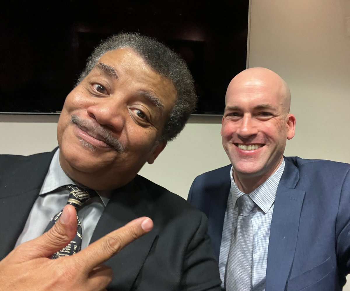 UT astrophysicist Mike Boylan-Kolchin & Neil deGrasse Tyson at the 2024 Isaac Asimov Memorial Debate on Tuesday in NYC. They & other experts discussed @NASAWebb telescope’s impact: amnh.org/calendar/asimo… @NeilTyson @MBKplus @AMNH @UTAustin #UTAustin #TexasScience #NASAWebb