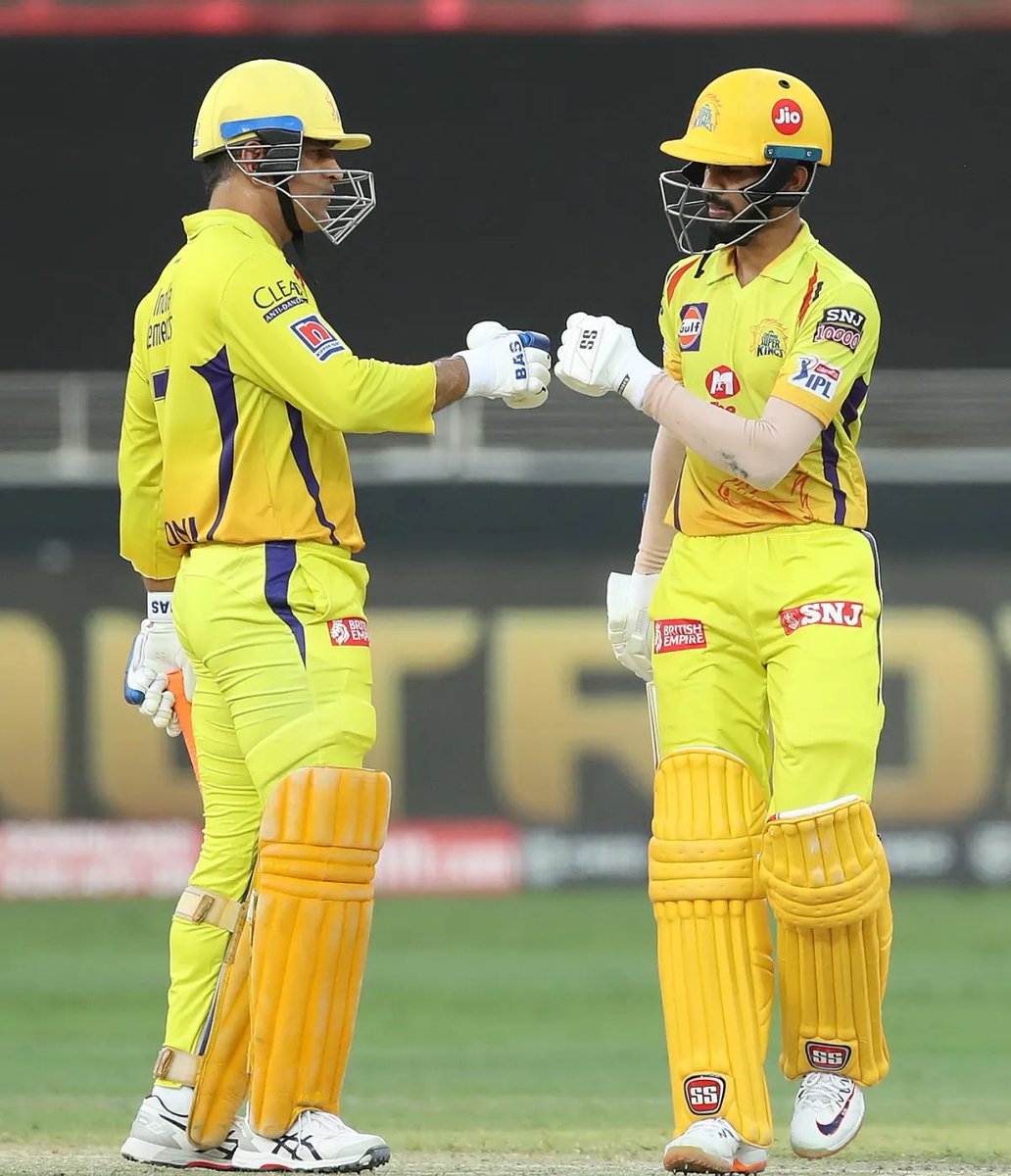 shivagupta_45's tweet photo. MS Dhoni hands over captaincy to Ruturaj Gaikwad. #IPL2024 #ChennaiSuperKings https://t.co/HD2l74IWgN