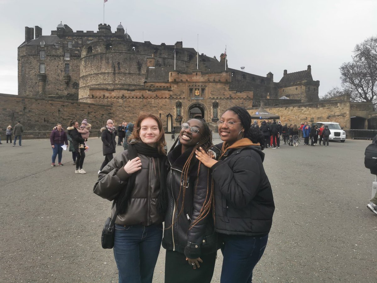 The day is finally here… It’s the Hamilton trip! 🎭 and they’ve made it to Edinburgh! 🏰