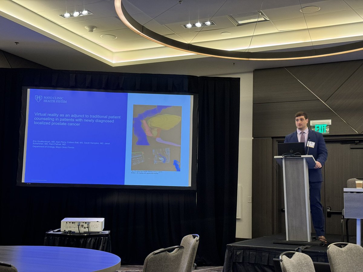 Dr. Qualkenbush @MayoFL_UrolRes giving a podium presentation on the role of virtual reality in prostate cancer patient counseling @SES_AUA #SESAUA24 ✅ increased patient understanding of disease ✅ can decrease treatment-related regret ✅ great face and content validity