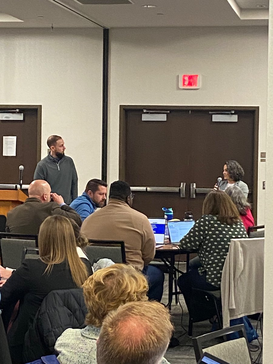 Incredible morning learning and collaborating about AI at the statewide PAIUCC/PAIMS meeting. @MelissaVolcskai and @tony_mirabito bringing us into lunch with discussion around education specific AI tools. @CLIU21