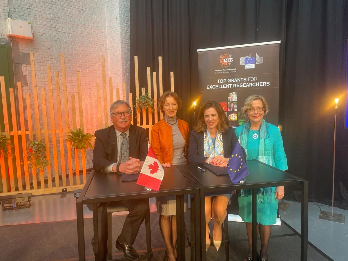 Delighted to be at the #RIDaysEU today to sign with #SSHRC President Dr. Ted Hewitt the EC-CAN 🇪🇺🇨🇦Implementing Arrangement enabling Canadian researchers to work with @ERC_Research funded groups. Vive la cooperation! @EUScienceInnov ⁦@SSHRC_CRSH⁩