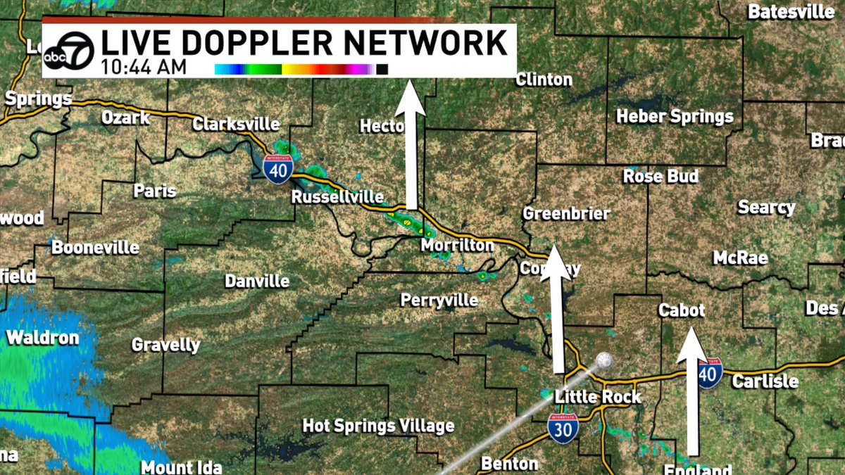 WXManPosgai's tweet photo. A few showers have managed to pop up along I-40 and they're heading north. Storms are unlikely today given the lack of energy in the atmosphere. https://t.co/ksgmaINceF