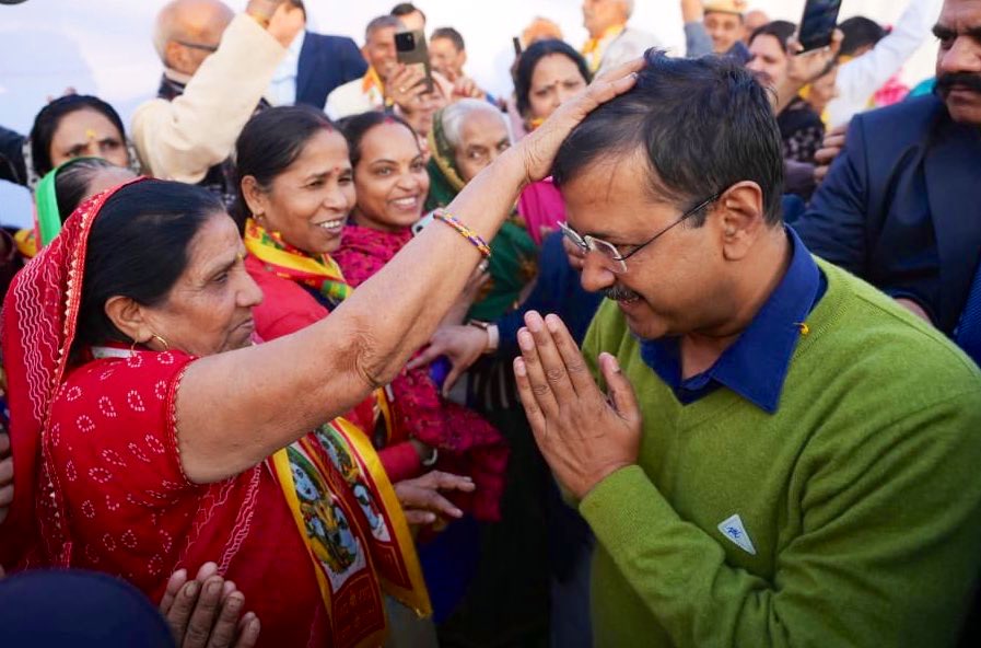 #IStandWithKejriwal
💪