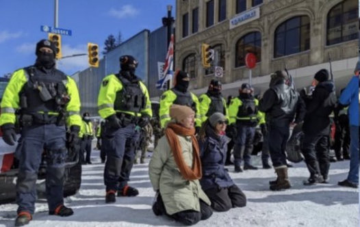 AlbertaTracee's tweet photo. @echipiuk When the federal government tells the authorities to do this to their very own citizens, how could anyone trust them again. 

This is not my Canada. https://t.co/E4VjYsVgUi