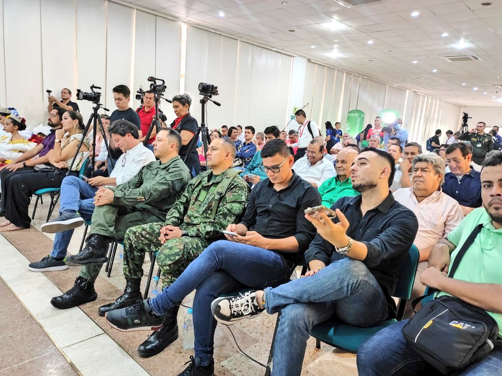 La #NovenaBrigada acompañó el lanzamiento del afiche oficial de la  versión 63° del festival del Bambuco en San Juan y San Pedro. Festividades que reactivan la economía en el departamento del #Huila y que estarán custodiados por los soldados del <a href="/COL_EJERCITO/">Ejército Nacional de Colombia</a>.
#SiempreATuLado