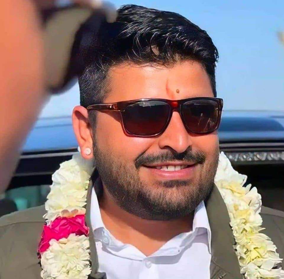 उठा शीश हुंकार भर, बात इब औही मोटी है ।।
जसवंत भूप नी राख्या, आ पार्टी बड़ी खोटी है ।।
<a href="/RavindraBhati__/">Ravindra Singh Bhati</a> 

#रविंद्रसिंह_चुनाव_लड़ो 

<a href="/Rajendra4BJP/">Rajendra Rathore</a>