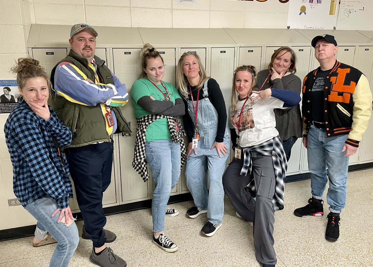Spirit week success in 6th grade! We were assigned the 90s and I’d say we understood the assignment 😎 Love this team! #6maroon #d70shinyapple @HighlandD70 @LibertyvilleD70 #decadesday #spiritweek