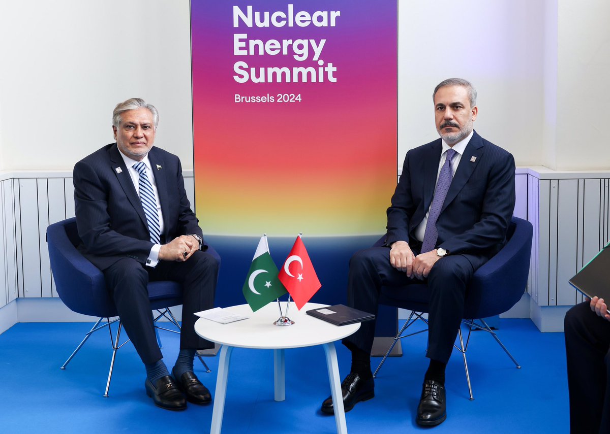 Foreign Minister of Pakistan @MIshaqDar50 met Turkish Foreign Minister @HakanFidan in Brussels.
🇹🇷🤝🇵🇰 
#Pakistan #Turkiye #Brussels #NuclearEnergySummit