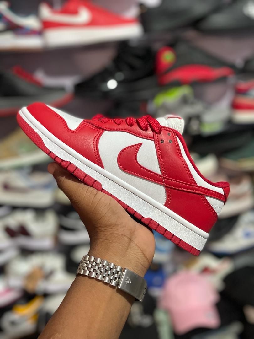 Nike dunk low dispo 36-40 & 40-44🔥🔥🔥 WhatsApp 37370816