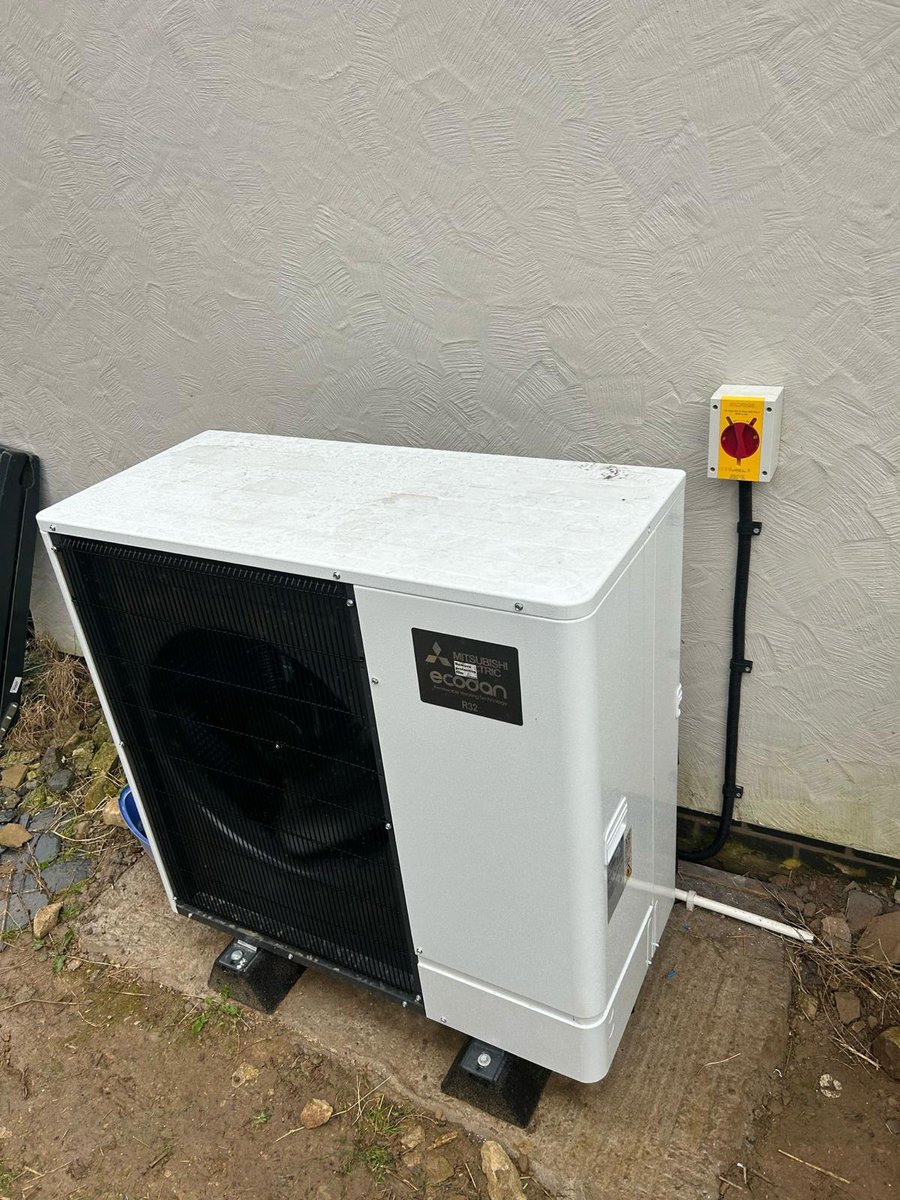 We've just fitted an 8.5kW Mitsubishi ASHP to a brand-new property, bringing sustainable heating to Rhes-y-cae, Flintshire. With careful planning and expert installation, the owners will benefit from reliable hot water with minimal running costs. tinyurl.com/276z3x9t #AirSo...