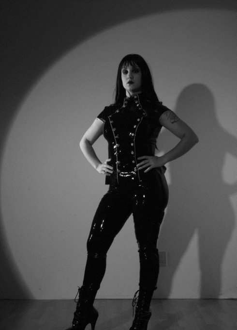 Throw back Thursday - 2009 - in black and white - Urbana, IL - wearing Vex Latex https://t.co/w4QkwF<a href="/tag/clip"class="tags"><span>#clip</span></a>