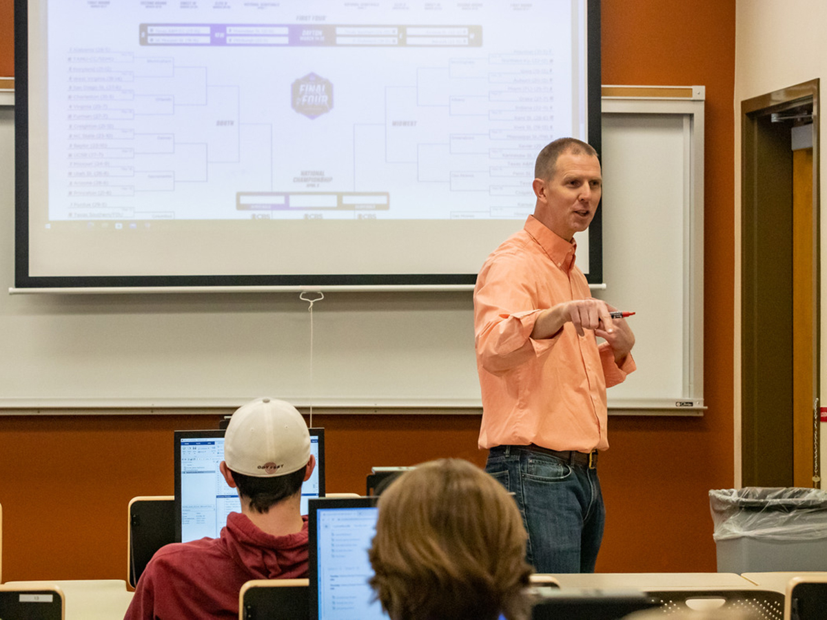 March Madness is here, and our sports analytics expert — Grissom Professor Jeffrey Heath — spoke with WKYT about his class that uses analytics to predict the NCAA Tournament. Watch first year Carter Russell and Prof. Heath in the WKYT feature: wkyt.com/2024/03/20/cla…