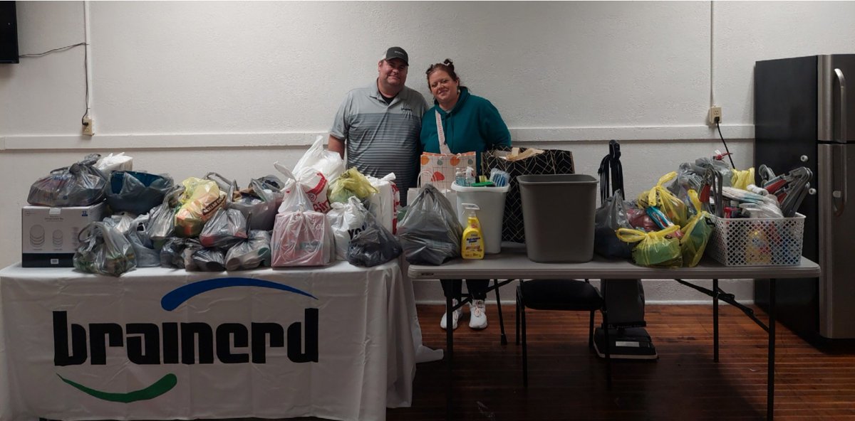 BrainerdChemCo's tweet photo. Give it up for our Danville, IL, squad! 👏 At a recent volunteer event, they helped collect personal care supplies, household items and cash donations for local veterans in need.

Brainerd is PROUD to support former service members in our communities! 🇺🇸 Great work, team. https://t.co/5WuPeJqGaS