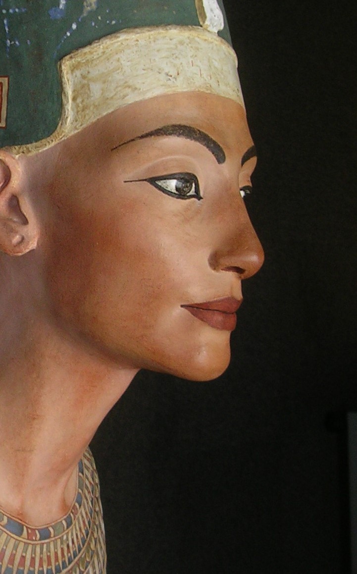 Quoted in CNN story about a 4000 year old red ‘lipstick’ from Iran edition.cnn.com/2024/03/18/sty… pointing out that it may alternatively have been used to colour the cheeks, and that such red cosmetics first appear in #Egypt some 2000 years before this new find (photo mine)