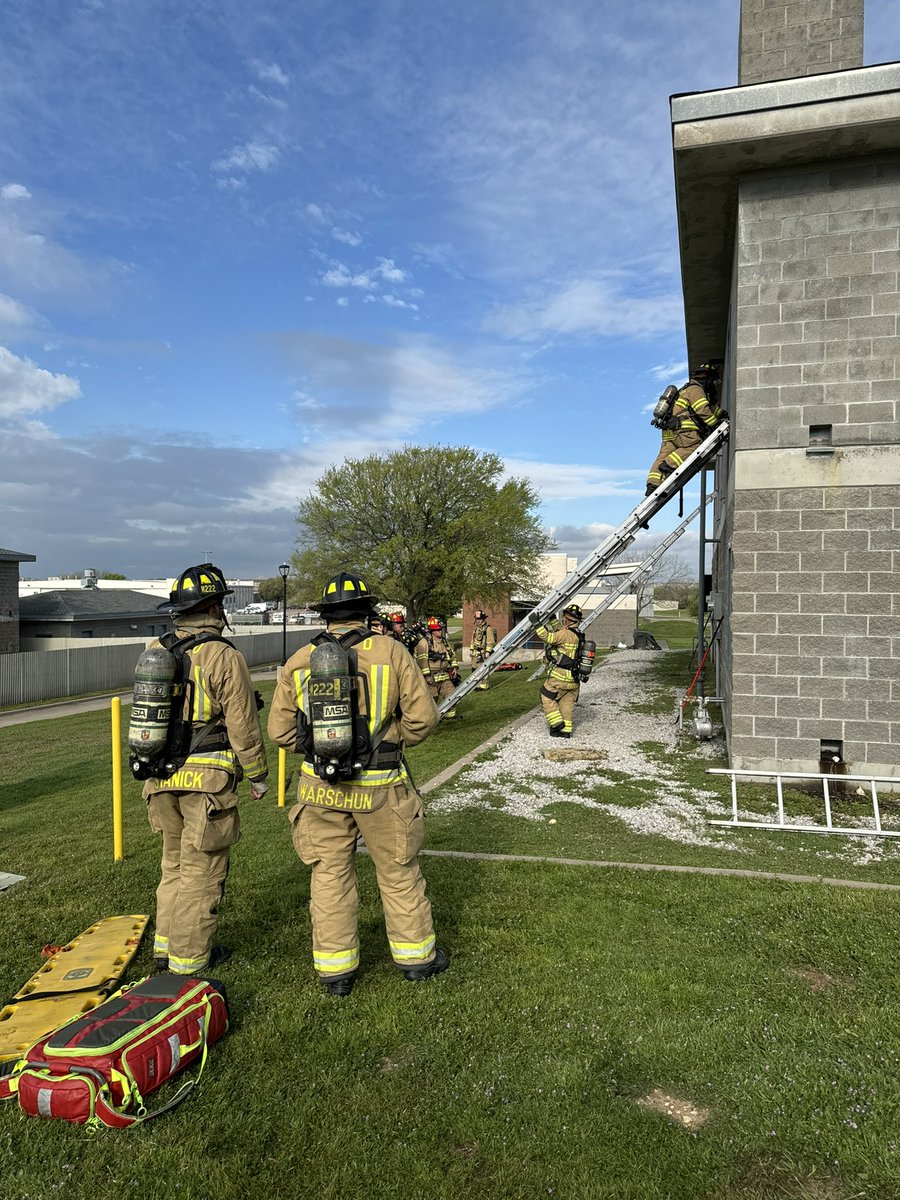A couple of our team members are currently at TCC working with our NEFDA friends for some R.I.T. Training. We’ve sent a unit to work alongside our fellow departments every day to get our quarterly NEFDA training in!

#nrhfd #fdtraining #training