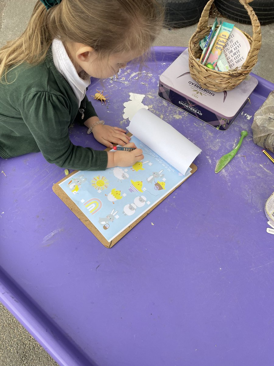 🐝s couldn’t believe there were foot prints with a letter! The letter said that the Easter Bunny had been & had hidden clues around the class which we had to work out to find chocolate eggs. We then had to find all of the pictures outside to get a prize.We had lots of fun #VPEI