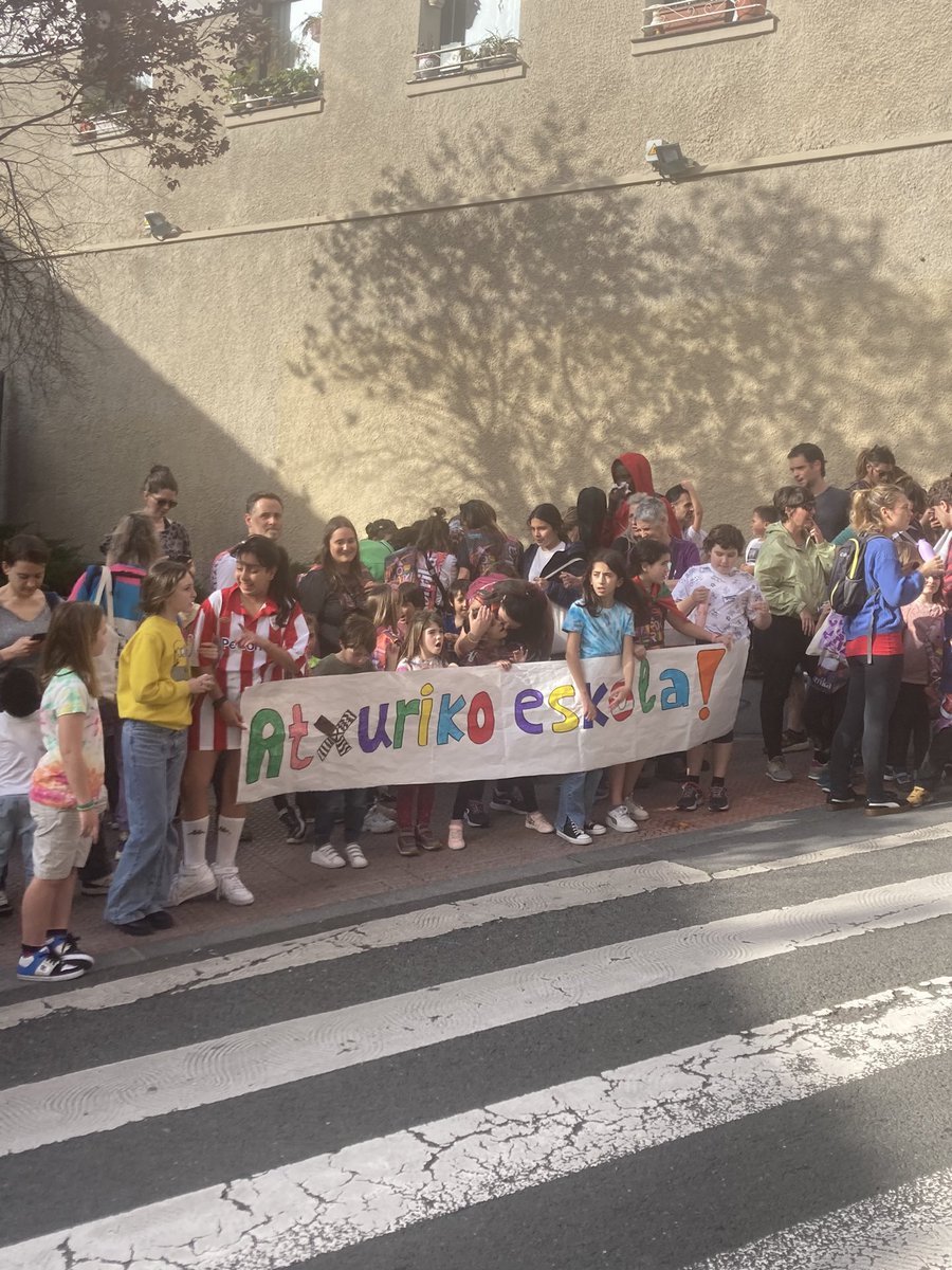 Gora Atxuriko eskola! Gora #korrika