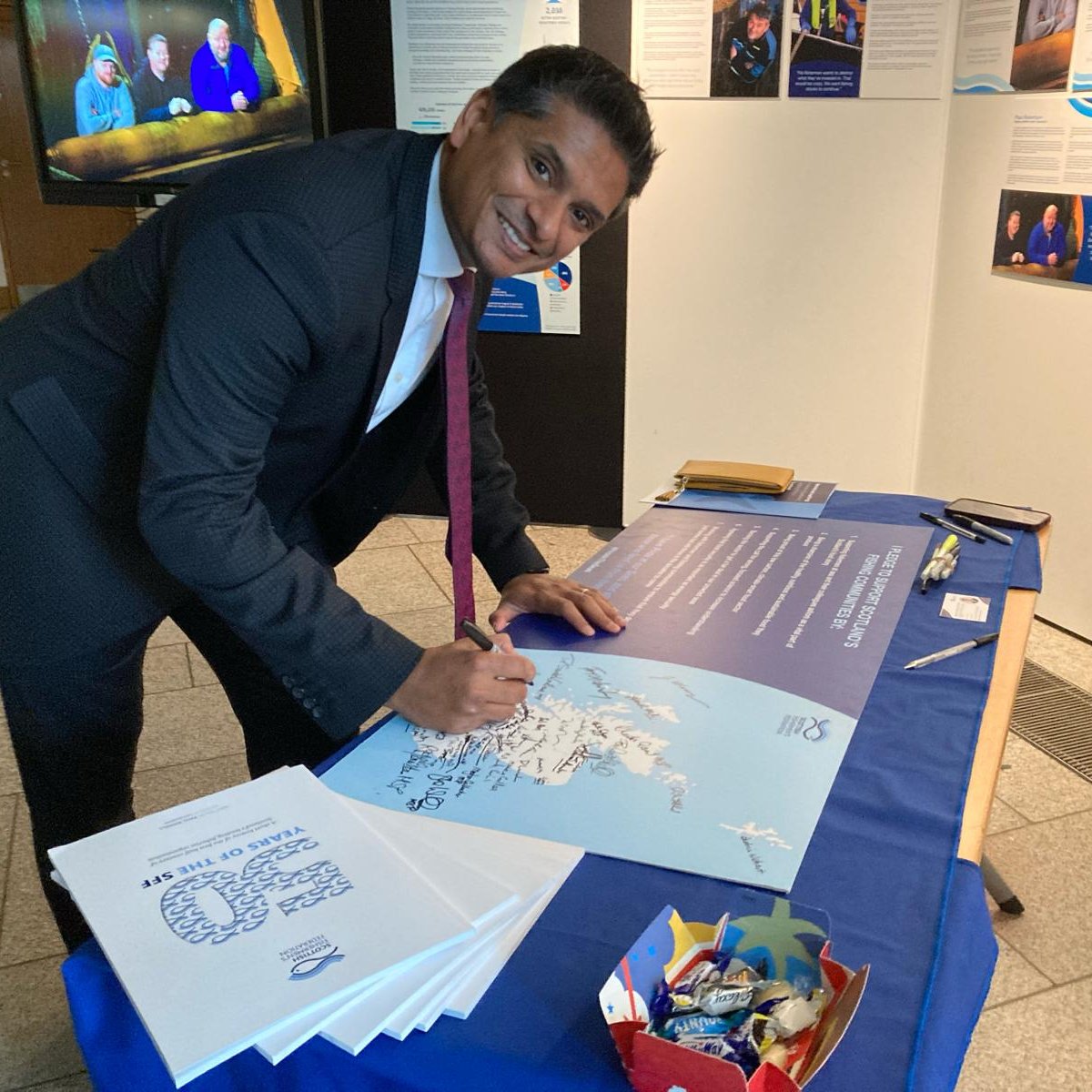 Proud to sign @sff_uk's pledge to support Scotland's fishing communities. Scotland has a rich maritime heritage and the industry is so important for our food network, economy and our communities #prideintheseas #ScottishFishIndustry