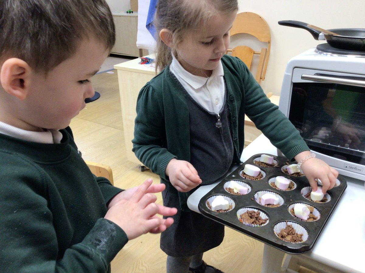 We looked at a recipe, listened to the equipment and ingredients that we needed and followed the recipe to make Easter nests with a marshmallows in the middle 🪺🪹🐣 #VPHC