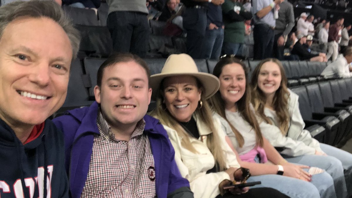 GroganRealty's tweet image. Miss St vs Mich St…Go Huskies!!

#mmselfie #HuskyNation