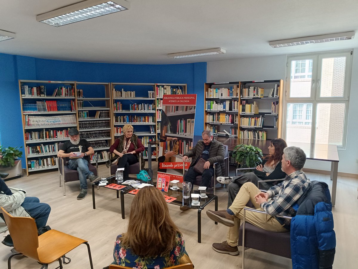 POEX en la biblioteca del Ateneo de La Calzada, con Azucena Couso, Javier Aroca, Alba García y Alfredo Garay. Modera Pascual Ortiz "César" de la editorial BajAmar‼️