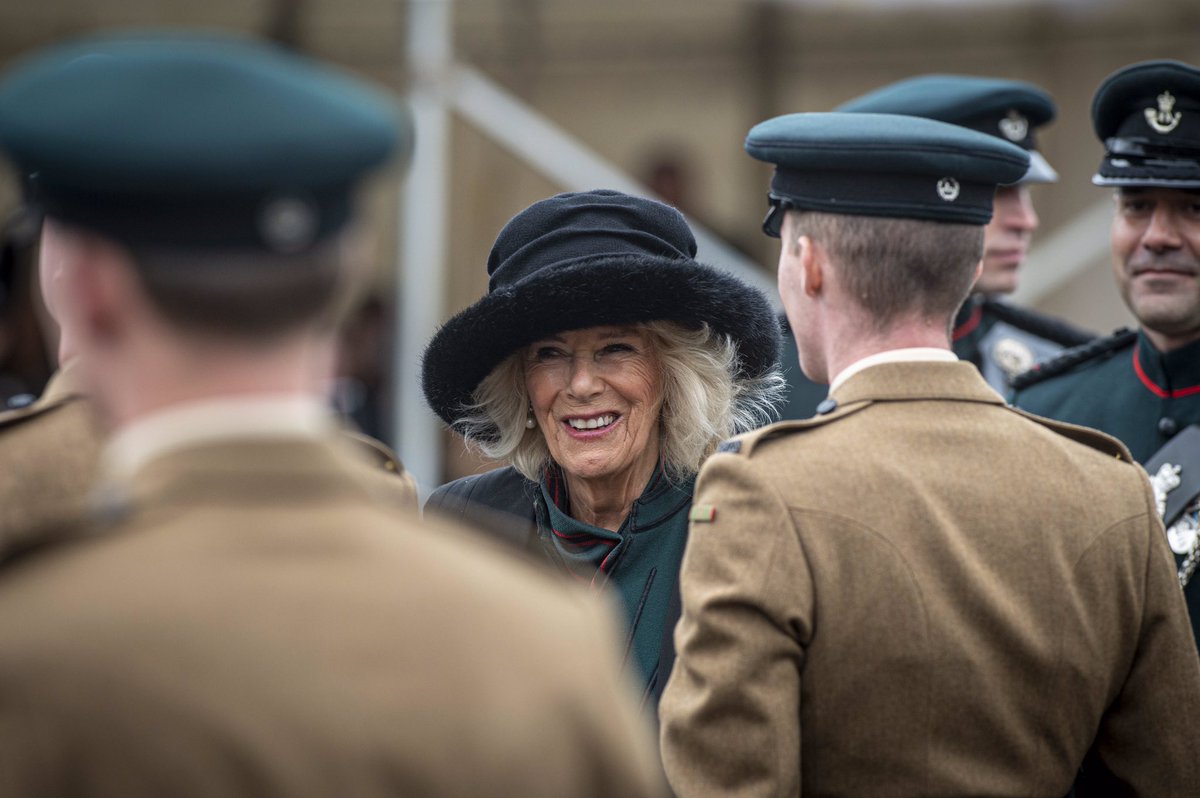 Today 2 RIFLES welcomed The Queen, as Her Majesty attended a parade to mark soldiers completing their junior leadership selection course. Her Majesty is the Colonel-in-Chief of the Regiment and following the parade was introduced to the soldiers’ families and friends. @CO_2RIFLES