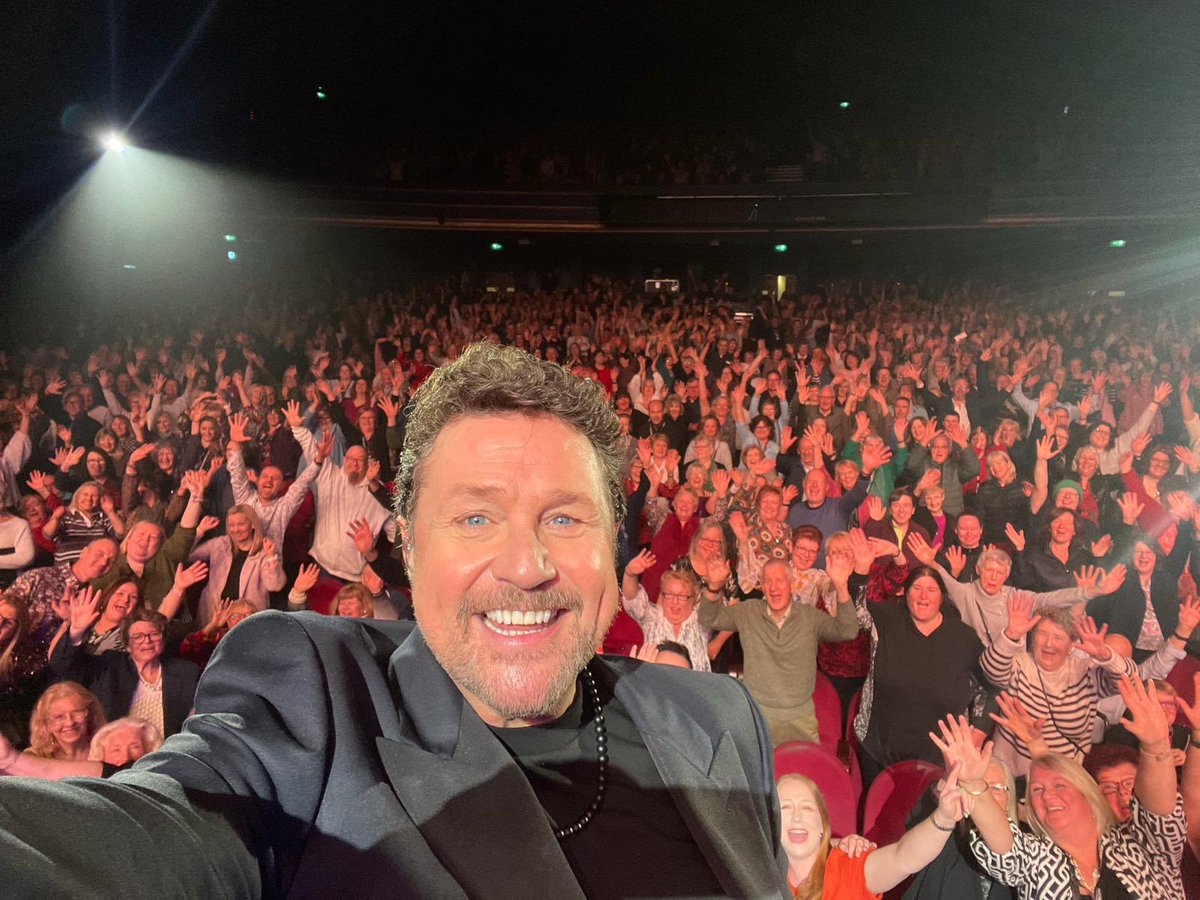mrmichaelball's tweet photo. Don’t worry Ipswich, I didn’t forget you! What a great selfie! 🤳😍
Thank you so much for the love last night ❤️

Nottingham are you ready to party tomorrow night?!? 🎉🕺

#onwiththeshow #onwiththeshowtour #ipswich https://t.co/M78rk4fMzs