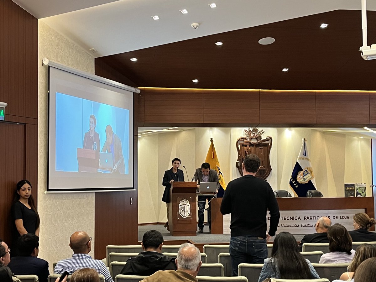 En el evento se mostró los resultados de investigaciones importantes en ecosistemas tropicales secos y de montaña 🏔️

👏 Es alentador ver el intercambio científico entre universidades alemanas y ecuatorianas, así como la colaboración entre estudiantes de doctorado y maestría de