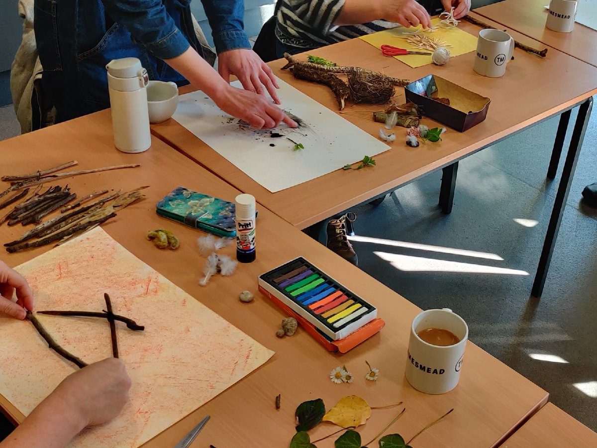 🖌️ Art Therapy in Nature workshops have returned for 2024, and there are a few tickets left for the first session this Sunday 24 March. All workshops will take place at Tump 53 Nature Reserve from 2pm - 4pm. Find out more 👉 bit.ly/3IKDqHu @PeabodyLDN