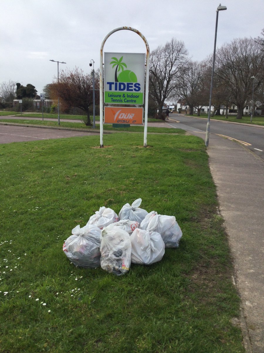 Another one successfully completed! The litterpick went well at Victoria Park in #Deal today. 👏Thank you to our #volunteers - not as sunny as yesterday, but the rain stayed away! #GBSpringClean #OneBagBigDifference #GBSC