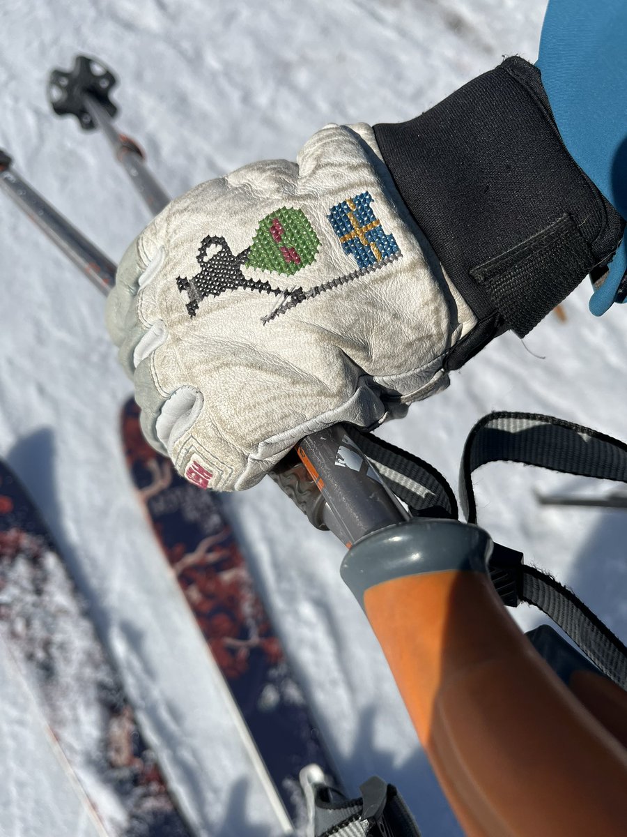 Kom att tänka på <a href="/MrContango/">MrCσ</a> solskensbilder när sommarvanten plockades upp. Langa fram något festligt nu Pingu!