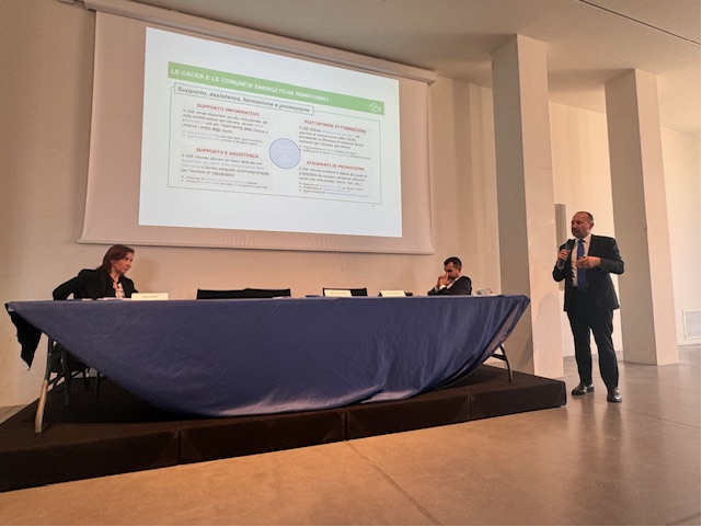 GSErinnovabili's tweet photo. "L' #8aprile online i 3 portali #GSE: 1 per richiedere la qualifica delle configurazioni di #autoconsumo e la tariffa in conto esercizio, il 2^per richiedere l'erogazione del contributo in #contocapitale, il 3^per richiedere la verifica preliminare del progetto" @arrigoni_paolo https://t.co/8WQTmYRMvT